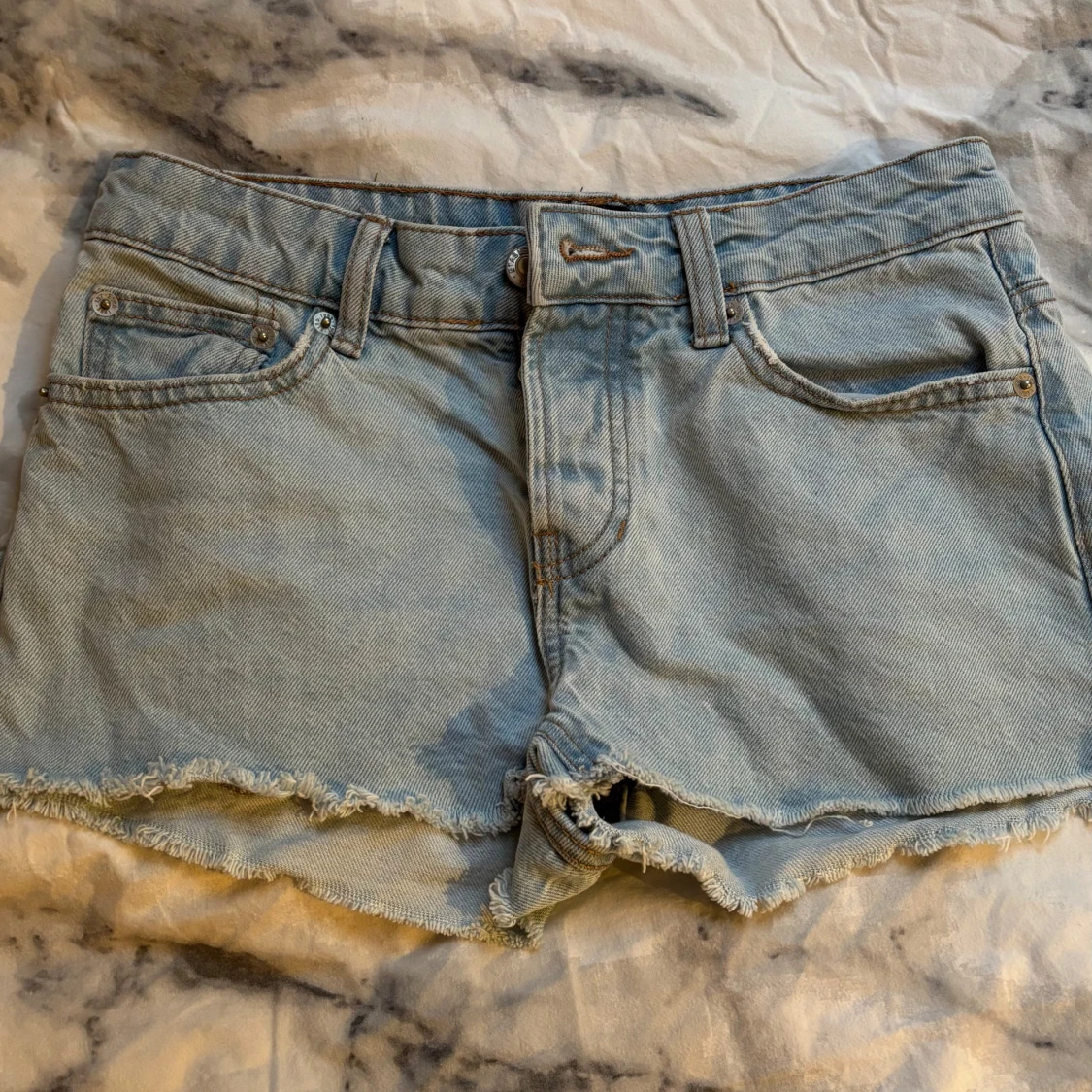 Ljusblå jeansshorts - 90