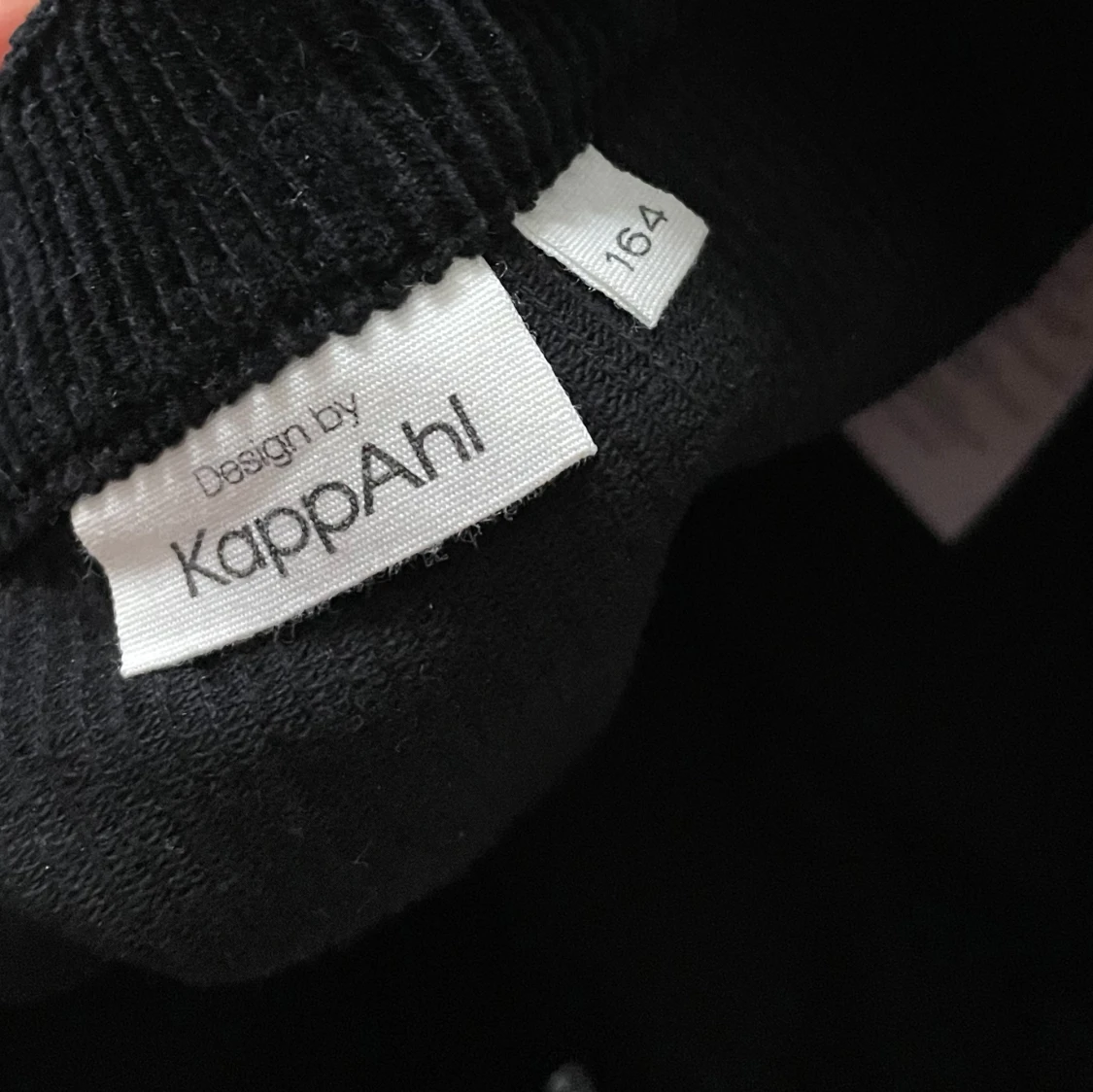 Svart manchesterkjol från KappAhl - 90