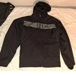 Under armour jacka - Nyskick. Herrstorlek L 