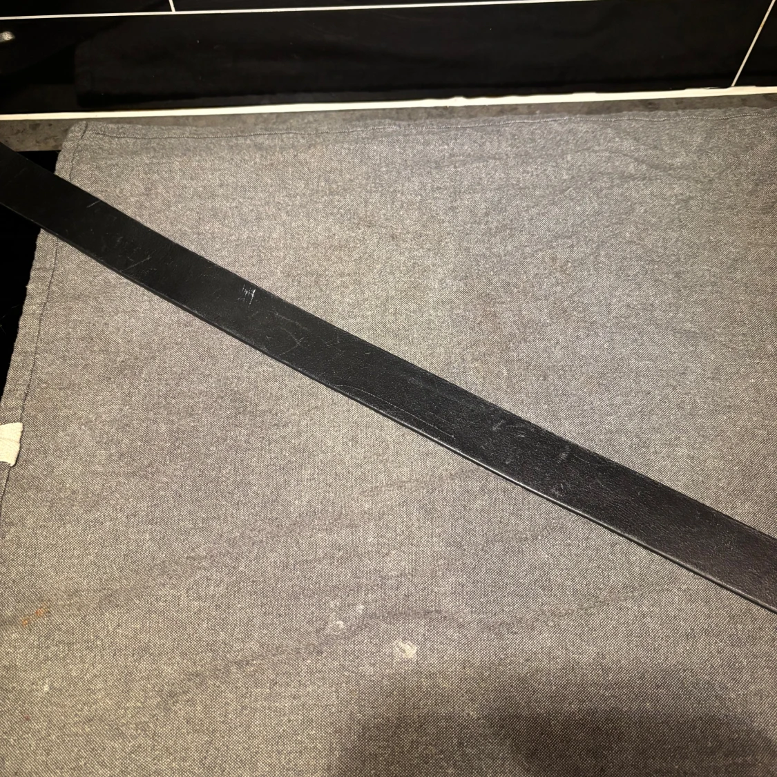 Svart skärp med silverfärgat spänne från j lonberg - 90