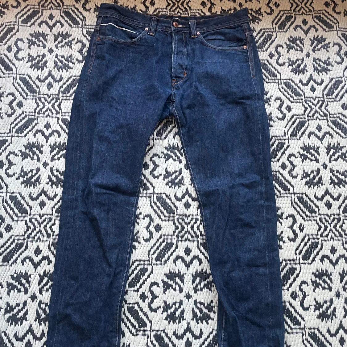 Mörkblå jeans från Neuw 