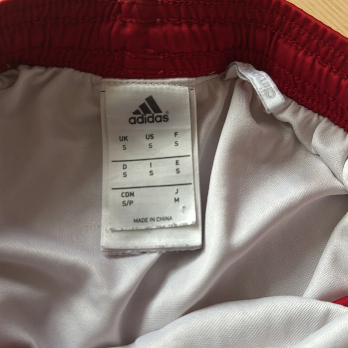 Röda shorts från Adidas - 91