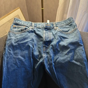 Weekday Space - Weekday jeans i storlek 29/32 