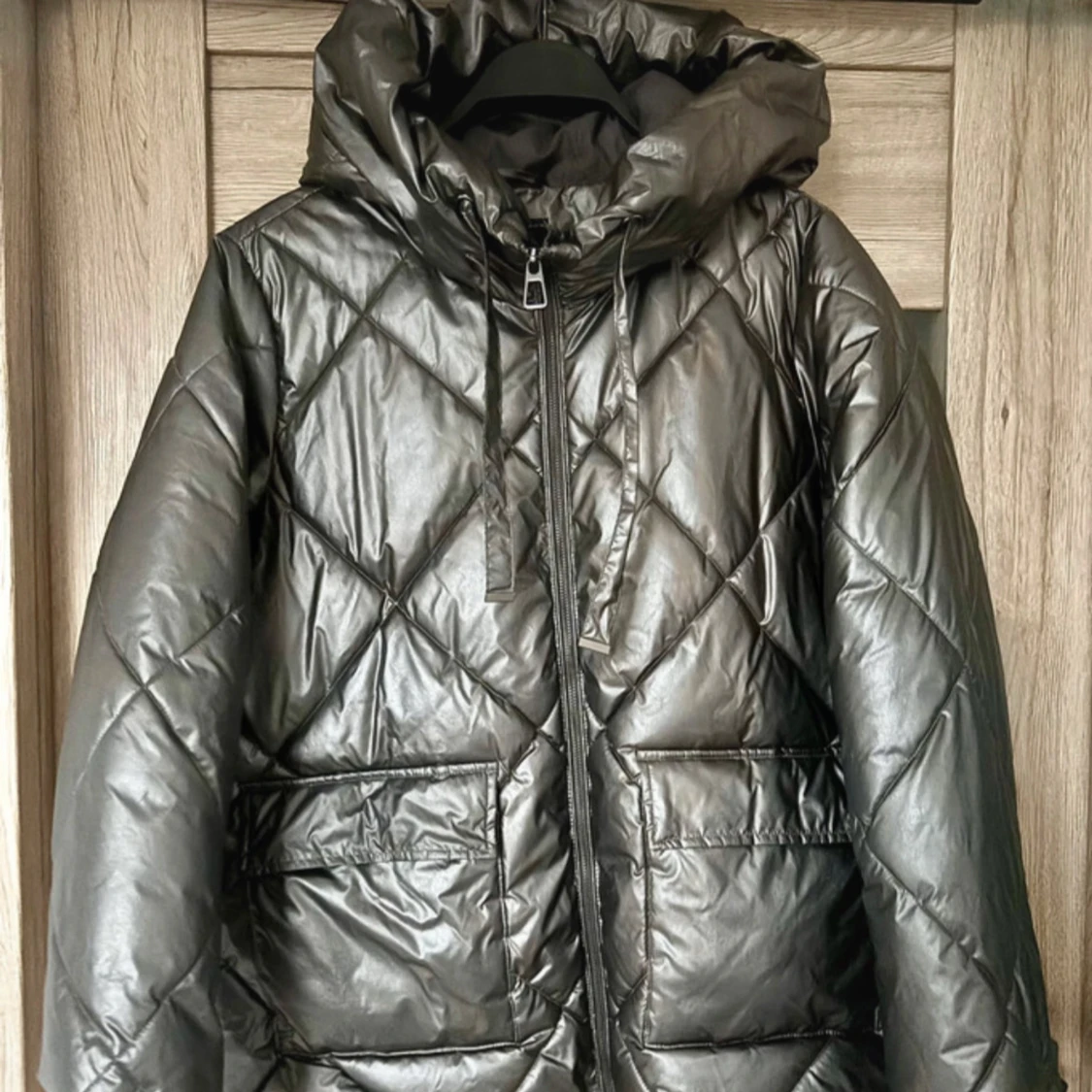 Jättesnygg grön quiltad vinterjacka!