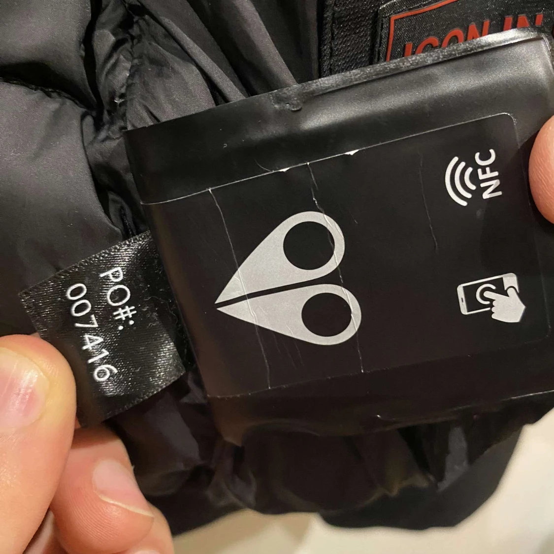 Svart dunjacka med huva - 91