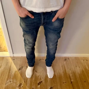 Dondup jeans - Skit snygga dondup jeans. Skick 8/10 inga synliga defekter. NYPRIS 4000 mitt pris 800. PRIS KAN DISKUTERAS VID SNABB AFFÄR!