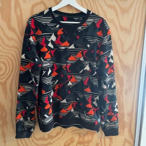 Scotch & Soda Amsterdams Blauw - Scotch & Soda sweatshirt storlek M, passar både M och L skulle jag säga. Inga defekter eller liknande, bara använd🙂