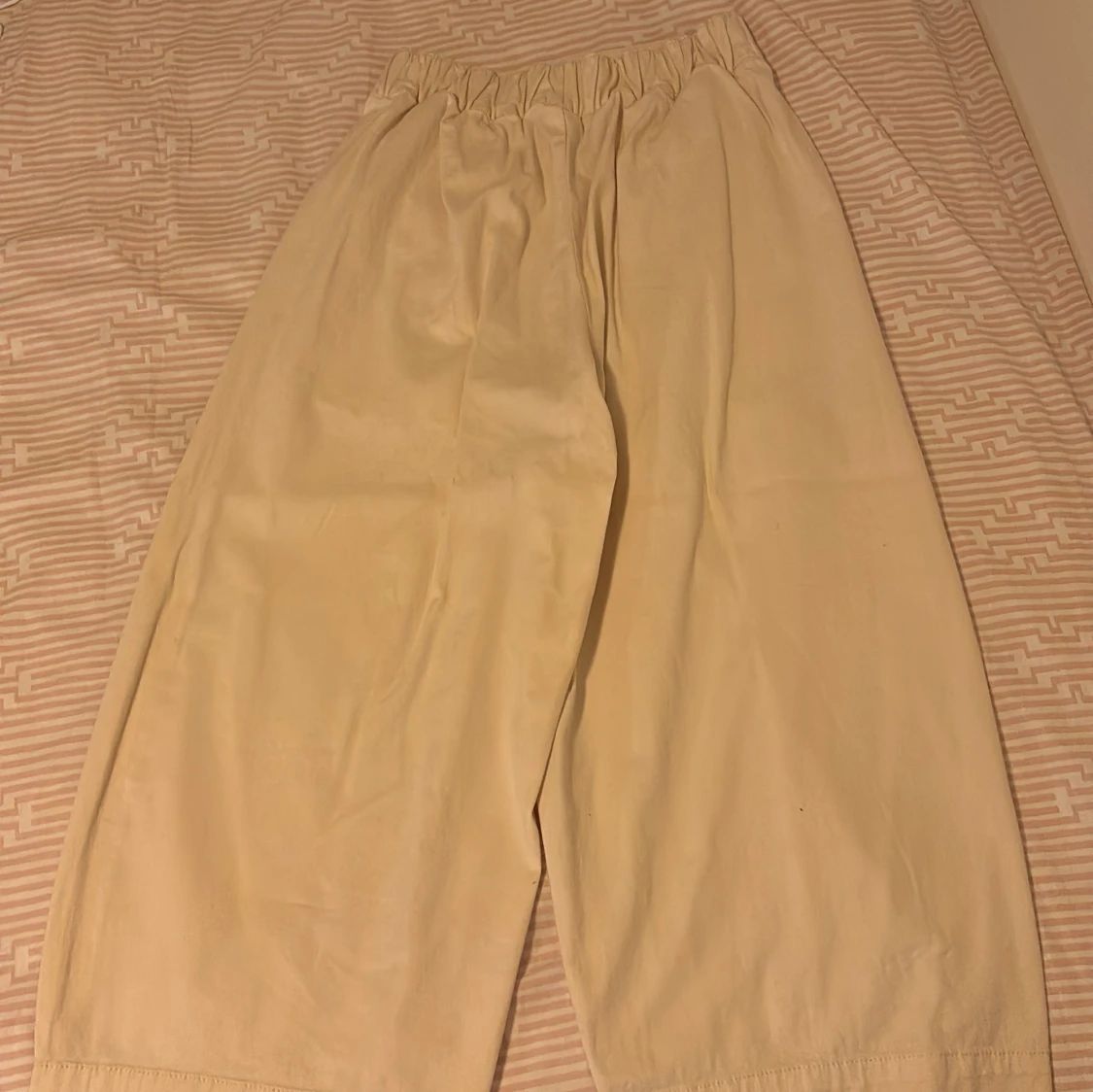 Beige byxor från kay day - 90