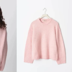 Rosa stickad tröja från Gina -  rosa stickad tröja från Gina. Använd fåtal gånger och är i väldigt  bra skick. Kan även bytas mot en M. 