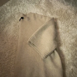 Stickad Tröja - Stickad T-tröja från AMISU 