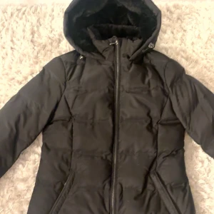 Zara vinter/vår jacka - Skön jacka med fluff