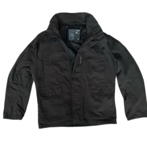 G-star jacka  - Fet vintage G-star jacka. Många detaljer och bra kvalitet. Finns ingen size tag men skulle säga att det är en S/M. Kontakta för mer info. ➕➕➕ 