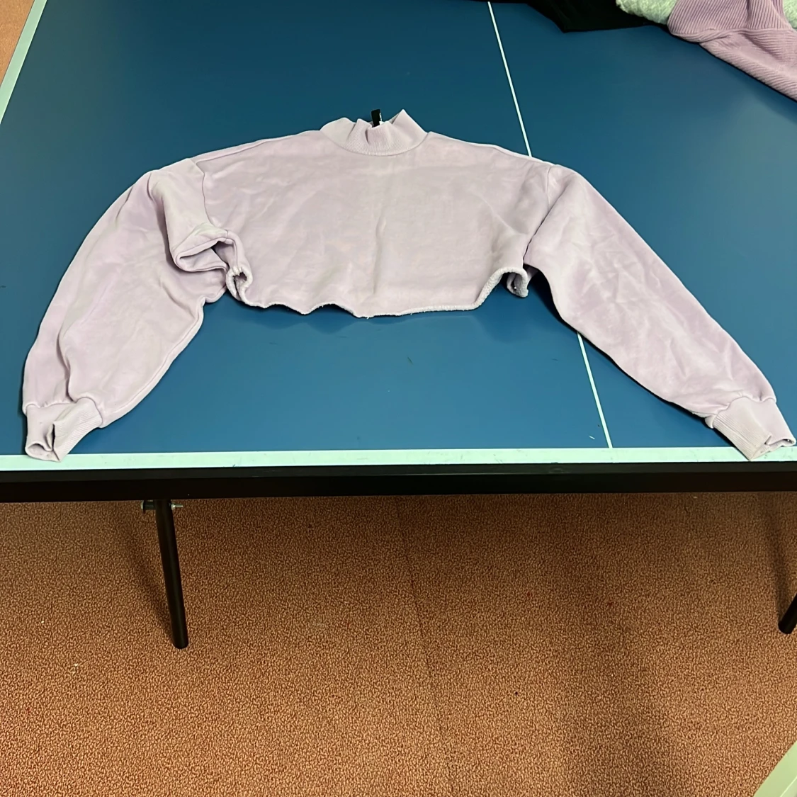 Ljuslila croppad tröja från H&M Divided