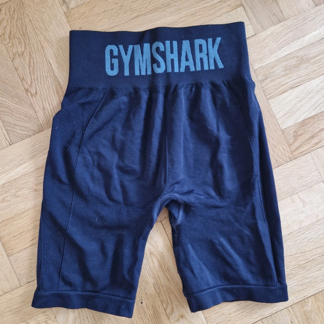 Mörkblå träningsshorts från Gymshark - 90