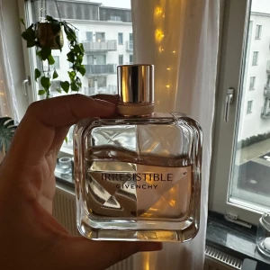 Irresistible Givenchy Parfym - Blommig, myskig pärondoft. 50/80 ml. 