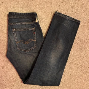 Replay jeans  - Replay jeans. Modellen heter tillbor och sitter som straight fit. Inga större defekter. Skriv gärna om du undrar något