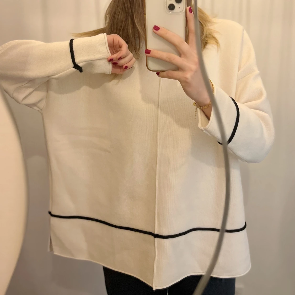 Beige tröja med svarta detaljer - 90