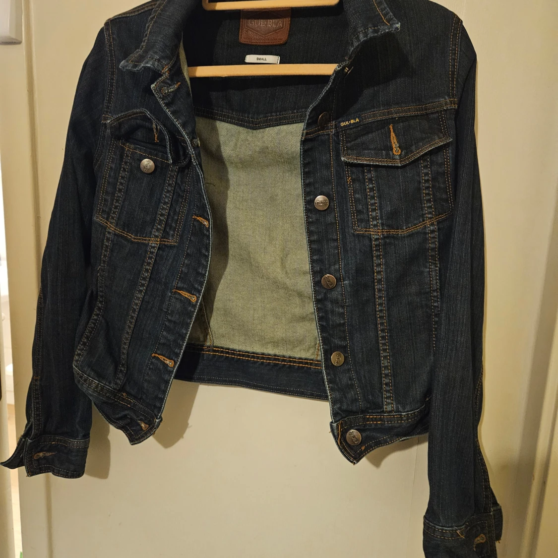 Mörkblå jeansjacka från Gul & Blå