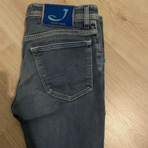 Jacob Cohen slim jeans  - Säljer dessa cohens i helt perfekt skick utan några defekter. Storlek 30 men passar ca 28/31.  Skriv för mer frågor eller bilder