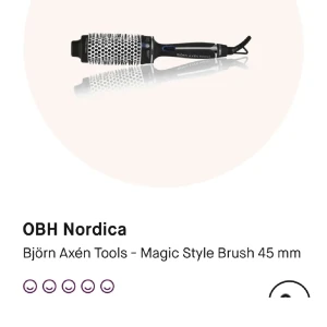 BJÖRN AXEN VÄRMEBORSTE - Säljer min helt nya (enbart testad en gång) värmeborste från Björn Axén, 45mm. Säljer då den helt enkelt inte passade mig! Nypris:800kr 🌸 Passar underbart om man vill ha lite extra volym/lockar i håret! 