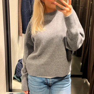 Grå stickad tröja - Grå stickad tröja från Zara!