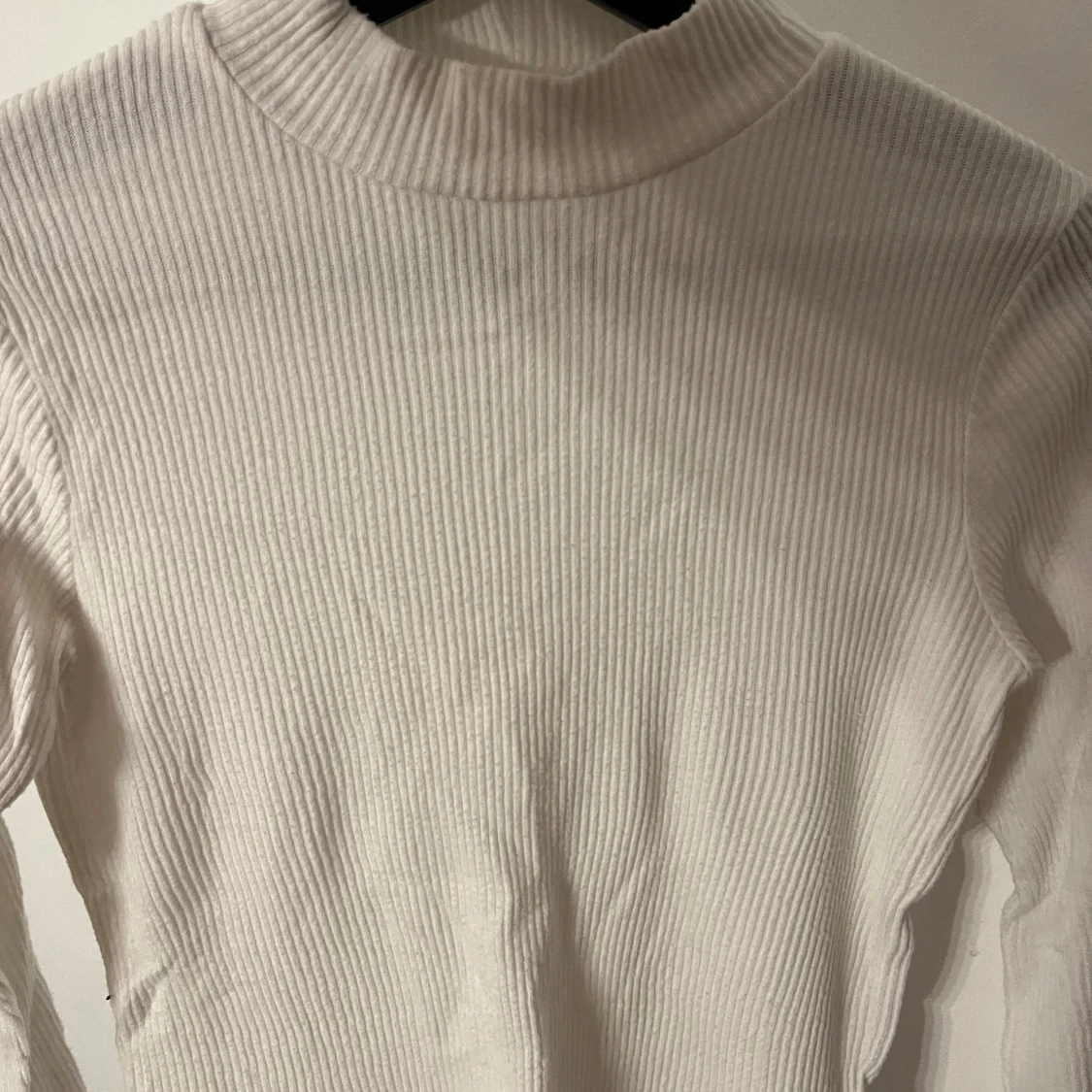 Vit ribbad polotröja - 90