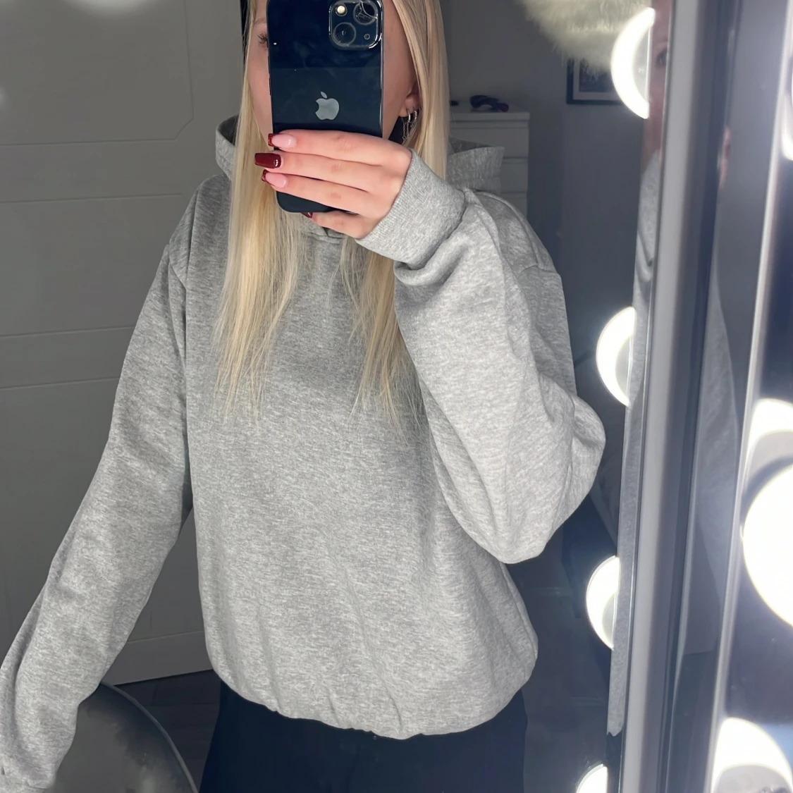 Grå hoodie från H&M 