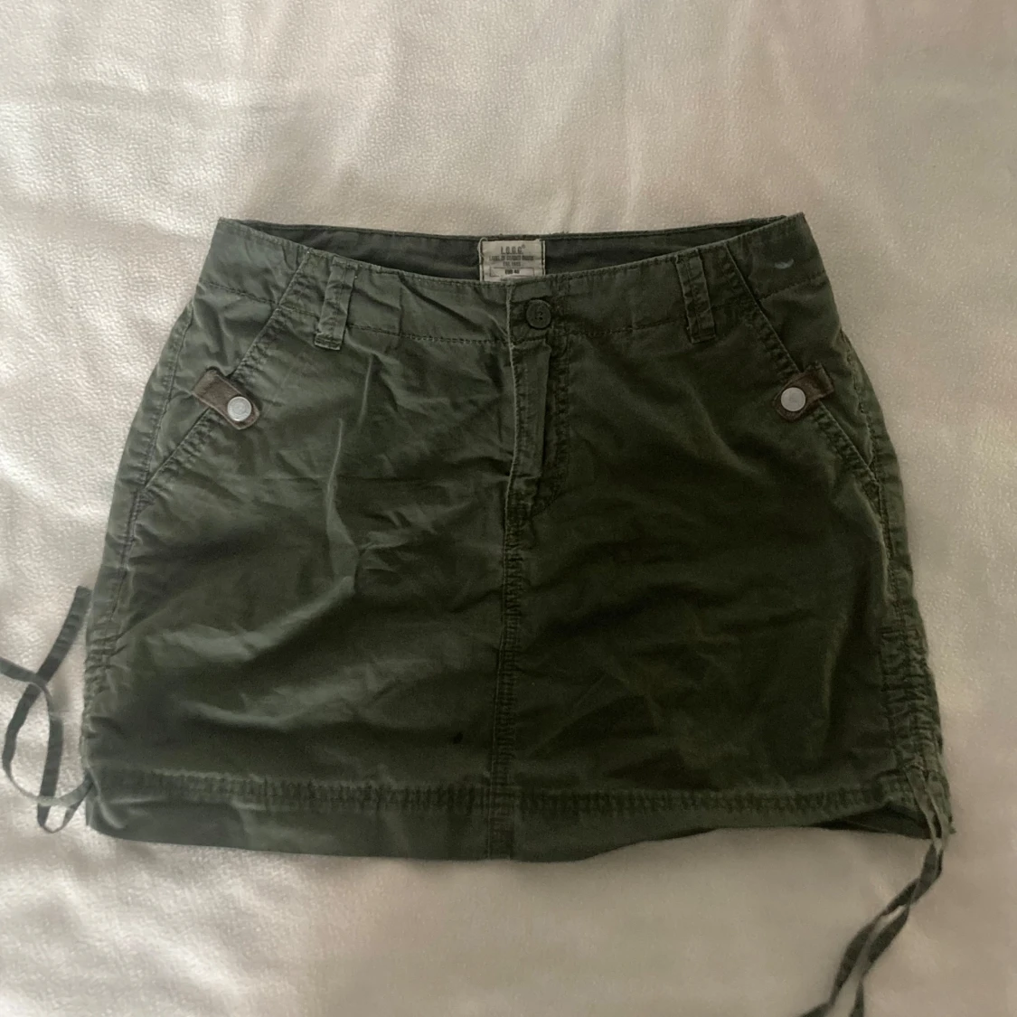 Grön kortkjol med knappar