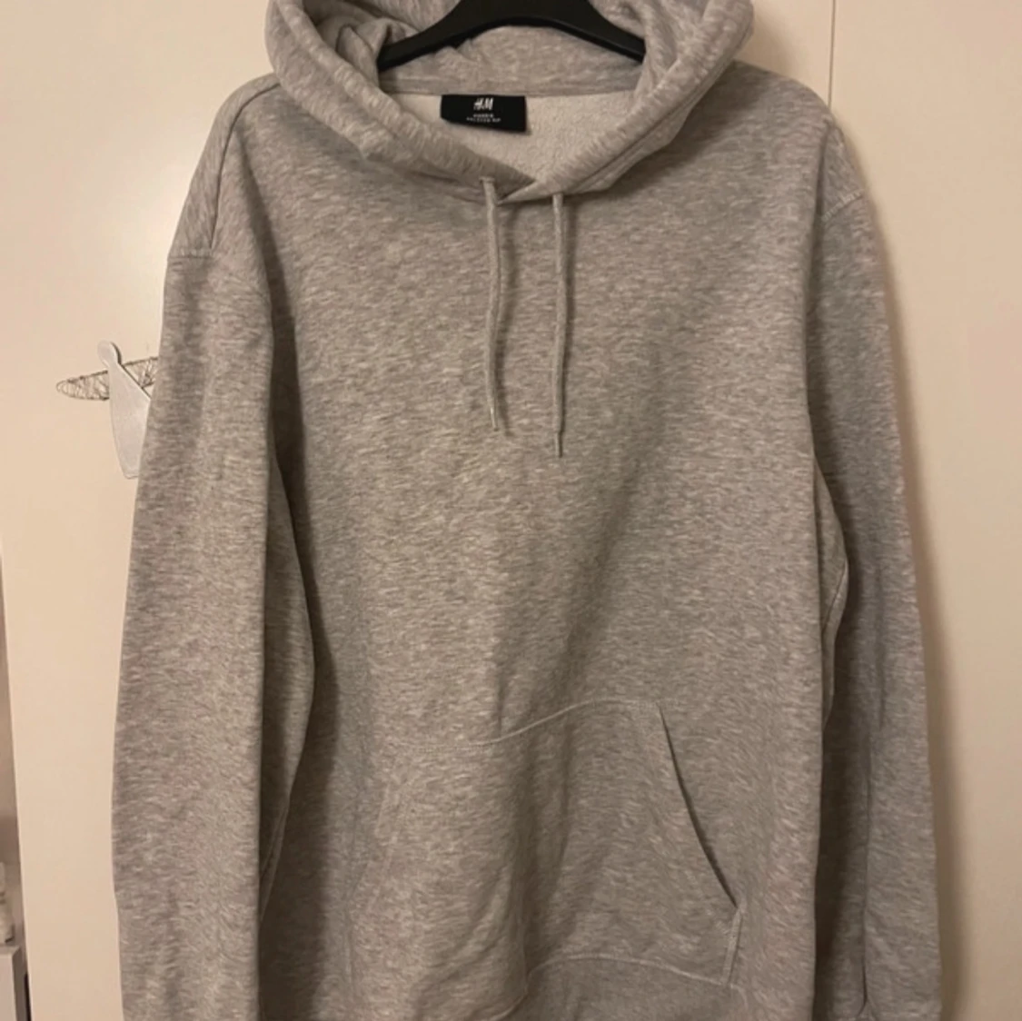 Grå hoodie från H&M