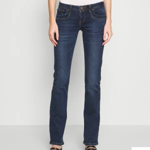 Ltb valerie - Ltb valerie jeans knappt använda stel 26/36, midjemått 35 cm innerbenslängden 86. Nypris 830