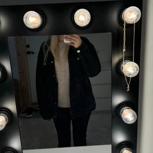 Jeansjacka ifrån H&M - Superfin jeansjacka som inte kommer till användning. Den är storlek S men är stor i storleken💞