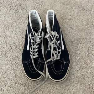 Vans  - Snygga vans, dessa var mer tränings för nått år sedan men tycker fortfarande dom är coola. Inte speciellt andvända. Pros kan diskuteras!