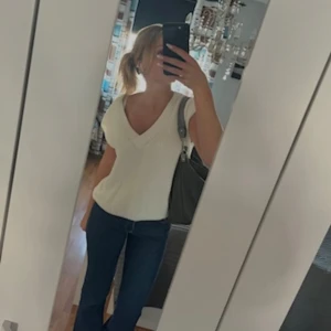 Stickad väst - Jättesnygg stickad väst som är snygg till allt! Används inte då det inte är min stil💗