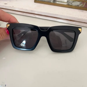 Bottega Veneta Solglasögon - Använt skick, fodral medföljer tyvärr inte. Kostar 4199kr på NK. 