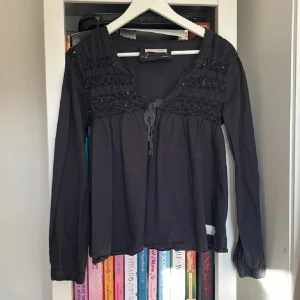 Svart odd molly blus  - Helt oanvänd blus från odd molly som tyvärr är för liten för mig