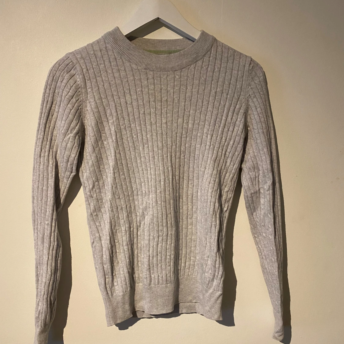 Kabelstickadtröja m 