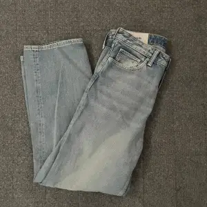 Säljer tre par jeans 150 kr styck (loose fit) storlek 31/32 men också 32/32. Kontakt mid mer frågor eller bilder. 