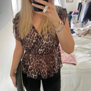 Jätte fin Leopard blus från about you. Storlek S.💗💗