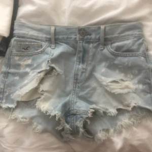 Hollister shorts - Skitsnygga lågmidjade shorts Midjemått: 35 cm💗