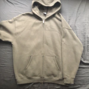 Zip hoodie, nyskick  - Ziphoodie, khaki/beige Storlek: XXL Skick: ny Pris: 200kr