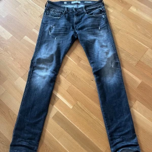 Replay jeans - Snygga populära replay jeans storlek 33/34 fint skick nypris runt 1500