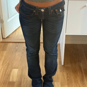 True Religion  - Jättefina jeans från true religion som tyvärr inte kommer till användning 💓 I storlek 26 och passar mig som brukar ha S/36 ❤️