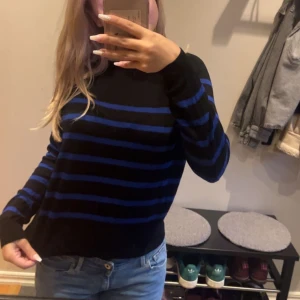 Zara tröja - Skitsnygg tröja ifrån zara som passar perfekt nu till hösten❤️supermysig i lite tunnare matrial Storlek S