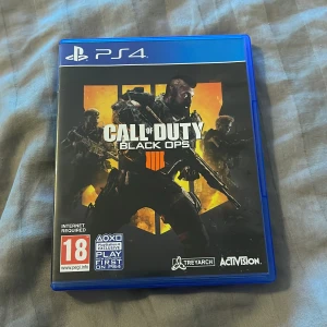 Ps4 Call of Duty black ops 4 - Jätte bra skick bara andvänd 3 gånger 