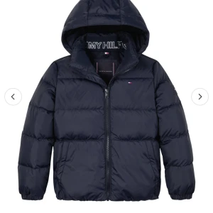 Jacka - Fin vinter jacka, varm, vattentät, funkar för hösten, nypris 2009kr