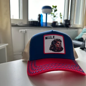 Velvet keps - Keps från revenite vintage i ny skick aldrig använd ny pris 349  