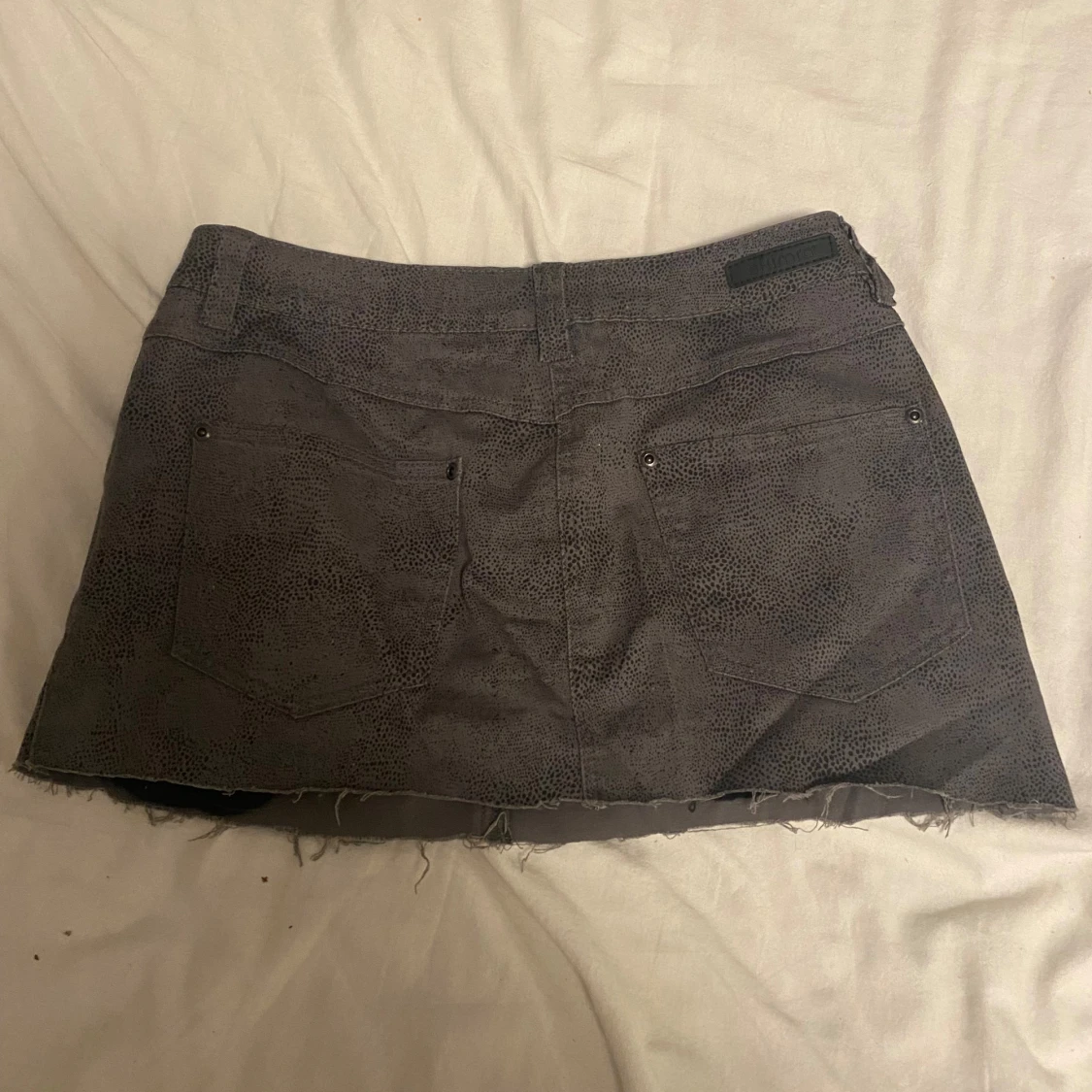 Grå mönstrig kjol - 90