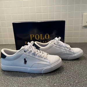 Ralph Lauren skor  - Strl 39, använda en gång men kommer tyvärr inte till användning mer💞 Köparen står för frakt. 
