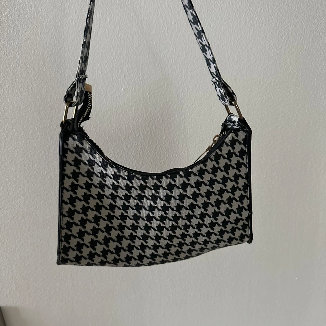 Svartvit miniväska - 90