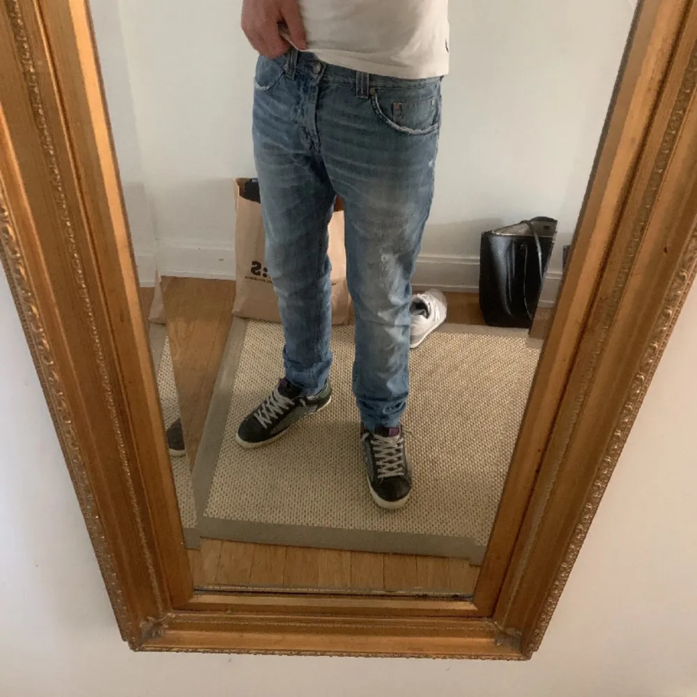 Dondup jeans[] slitningar vilket är populärt[]Modell-Jar[]Pris kan diskuteras MVH . Jeans & Byxor.